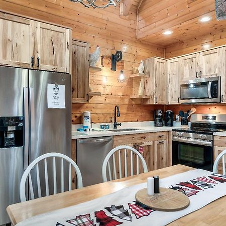 Private! Hot Tub, Views, & Games Villa Sevierville Buitenkant foto